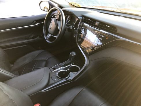 Used 2019 Toyota Camry XLE image 7