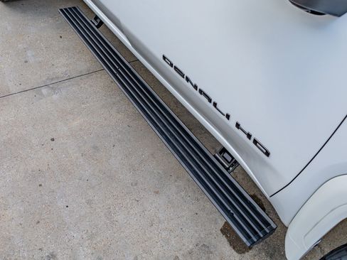 Used 2024 GMC Sierra 3500 Denali Ultimate AWD/4WD image 13