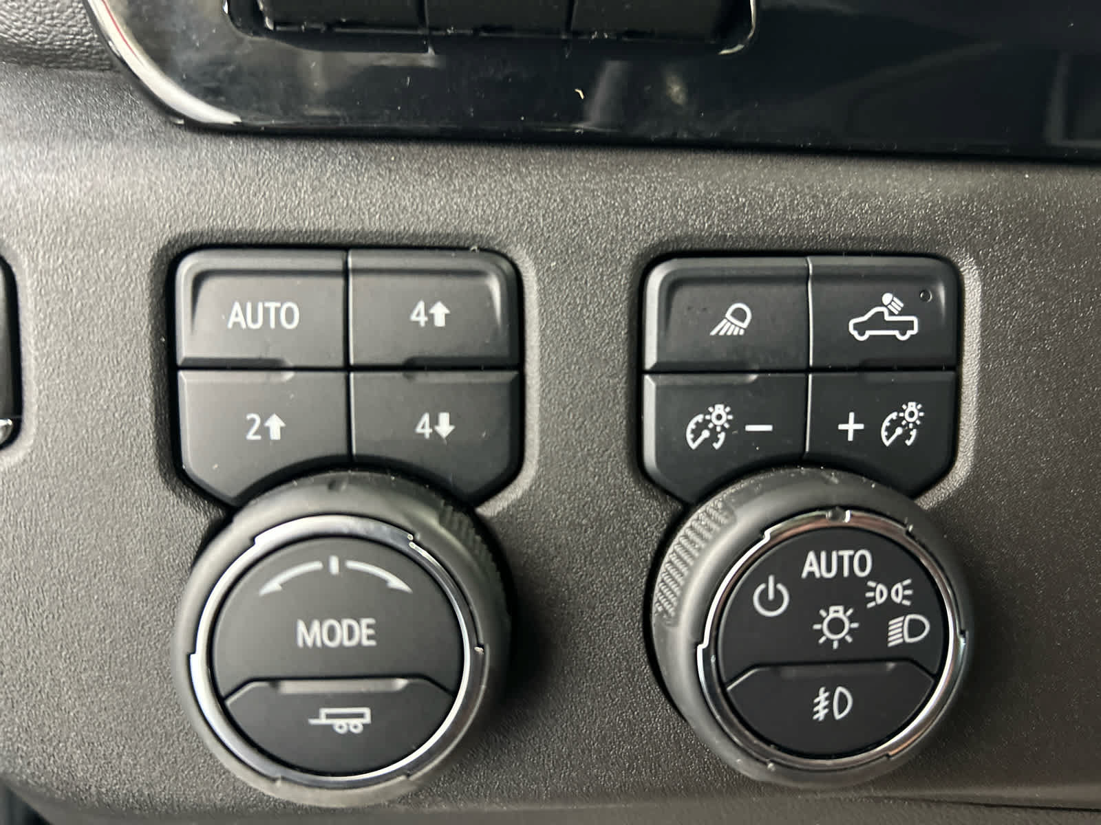 Used 2024 Chevrolet Silverado 2500 High Country w/ High Country Premium Package AWD/4WD image 8