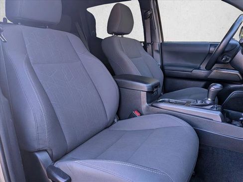 Used 2018 Toyota Tacoma TRD Sport image 21