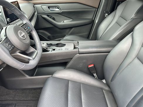 Used 2023 Nissan Rogue SV w/ SV Premium B Package image 13