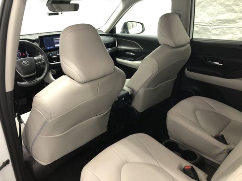 Used 2024 Toyota Grand Highlander XLE image 12