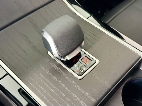 Used 2026 Land Rover Range Rover Velar Dynamic SE image 15