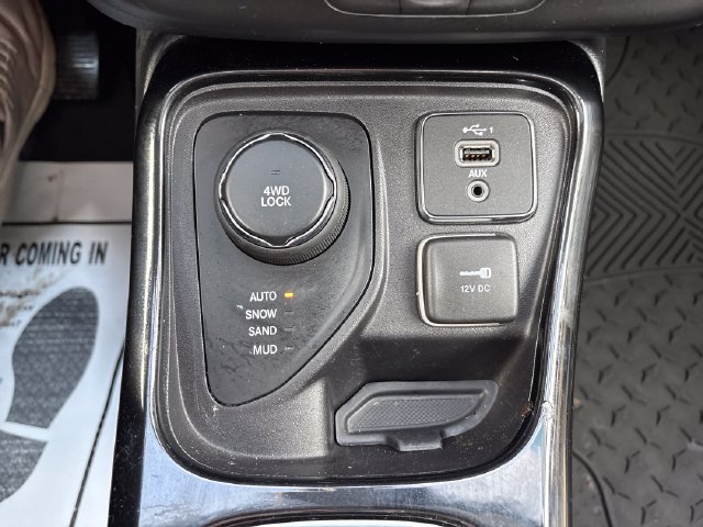 Used 2021 Jeep Compass Limited w/ Sun and Sound Group AWD/4WD image 18