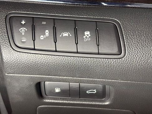 Used 2015 Kia Cadenza Limited FWD image 25