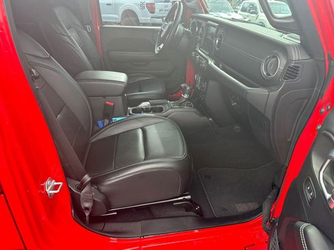 Used 2018 Jeep Wrangler Unlimited Sahara AWD/4WD image 13