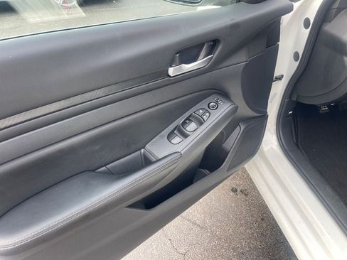 Used 2025 Nissan Altima 2.5 SV FWD image 10