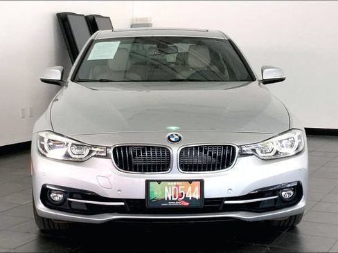Used 2018 BMW 330e w/ Convenience Package RWD image 3