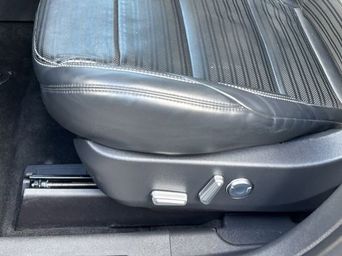 Used 2024 Lincoln Nautilus Reserve image 18