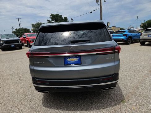 Used 2025 Buick Enclave Preferred FWD image 7