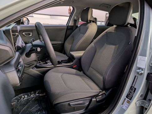 Used 2025 Kia K4 LXS image 23