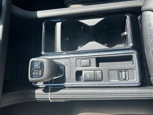 Certified 2025 Nissan Pathfinder Platinum w/ Cargo Package FWD image 18