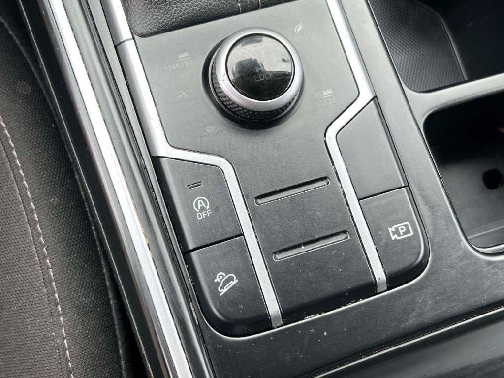 Used 2023 Kia Sorento LX AWD/4WD image 31