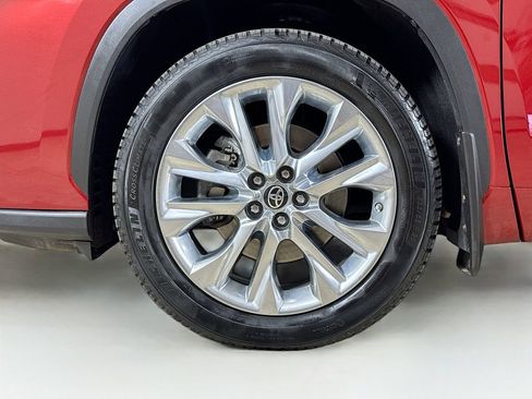 Used 2024 Toyota Highlander Limited AWD/4WD image 26