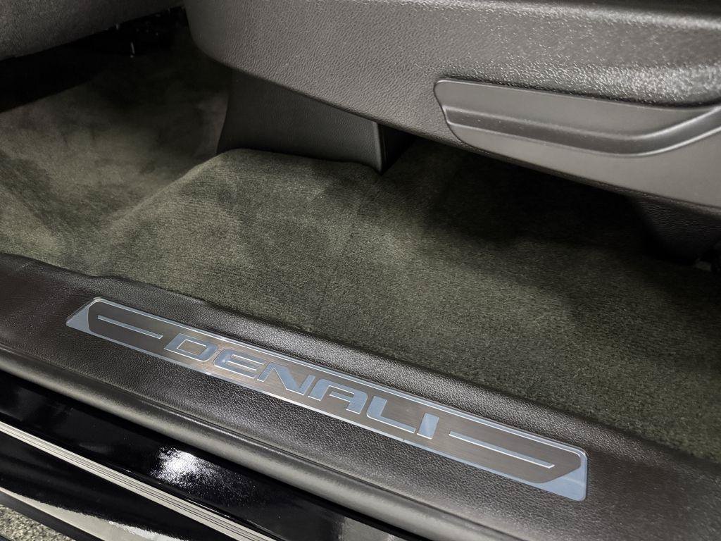 Used 2015 GMC Yukon XL Denali w/ Touring Package AWD/4WD image 39