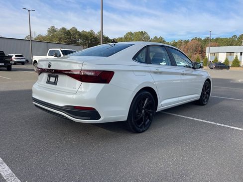 Used 2025 Volkswagen Jetta SE image 8