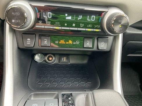 Used 2025 Toyota RAV4 XLE w/ Convenience Package image 29