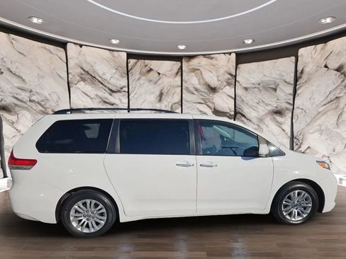 Used 2011 Toyota Sienna XLE image 8