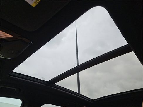 Used 2022 BMW X5 xDrive45e image 3