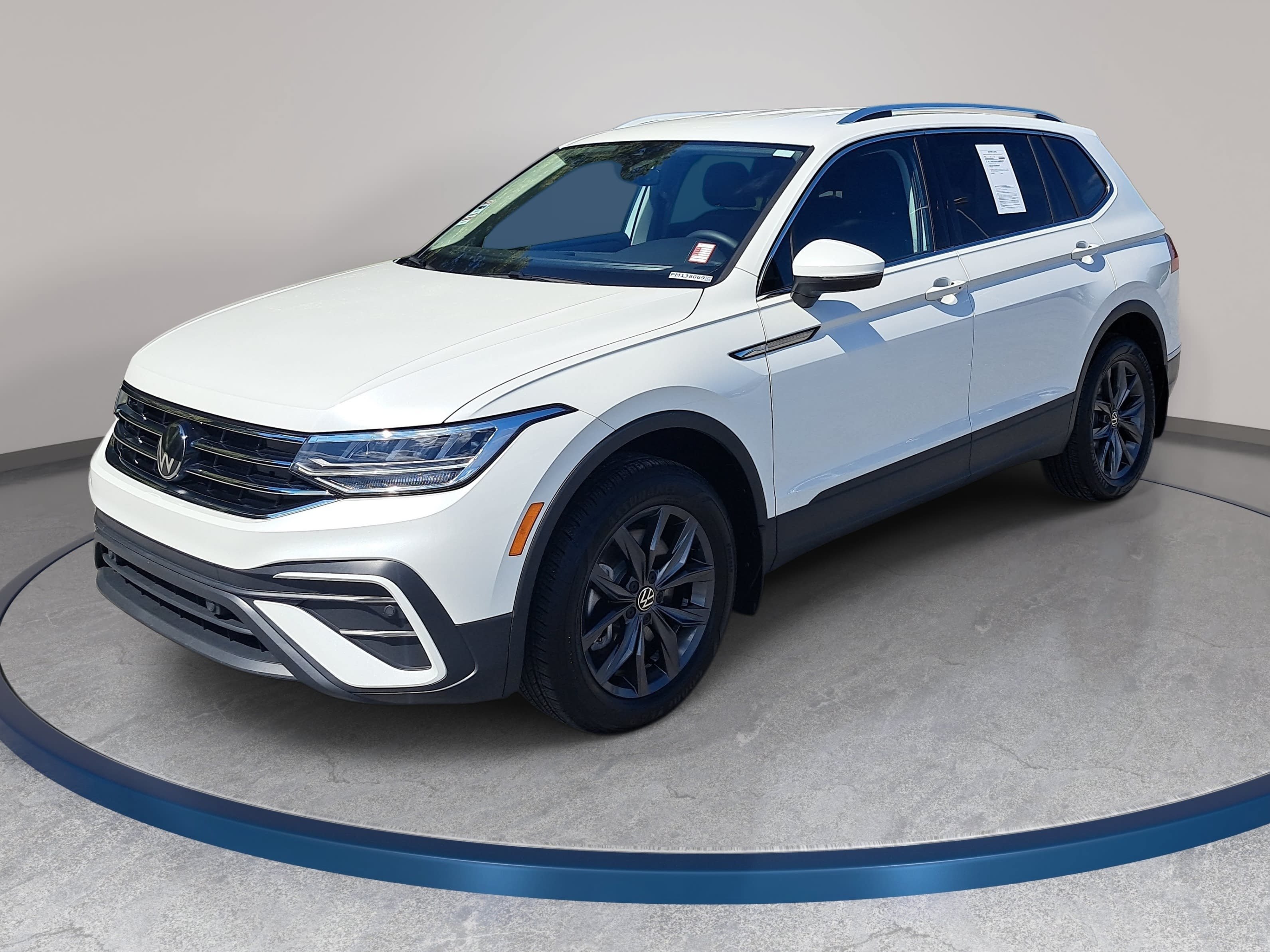 Certified 2023 Volkswagen Tiguan SE FWD image 1
