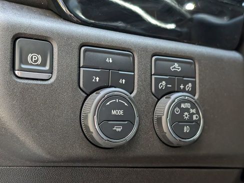 Used 2024 Chevrolet Silverado 2500 LT image 28