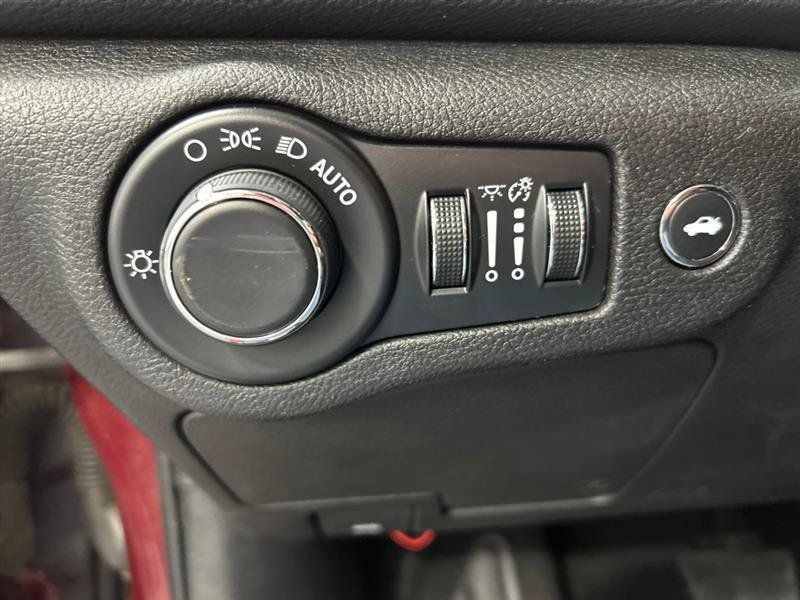 Used 2015 Chrysler 200 Limited w/ Convenience Group FWD image 12