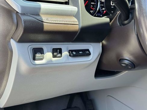 Used 2021 GMC Acadia SLT w/ Technology Package FWD image 10