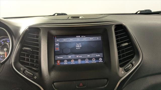 Used 2020 Jeep Cherokee Latitude AWD/4WD image 29
