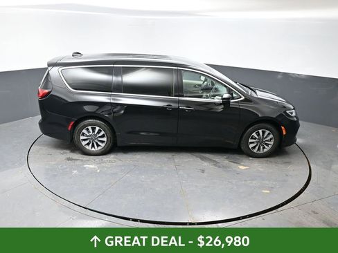 Used 2024 Chrysler Pacifica Select image 44