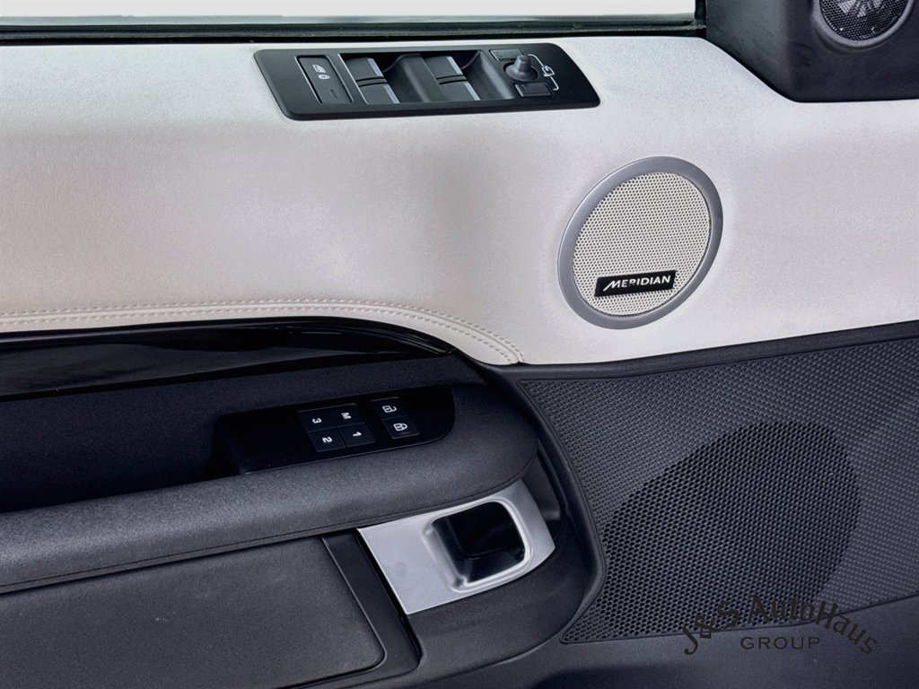 Used 2025 Land Rover Discovery S AWD/4WD image 24