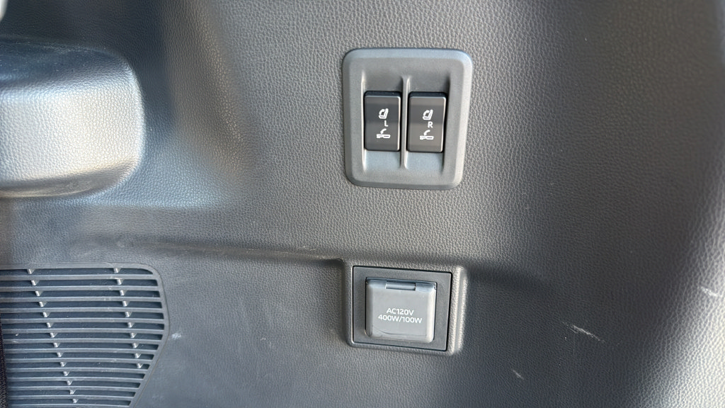 Used 2025 Lexus GX 550 w/ Accessory Package (2T) AWD/4WD image 22