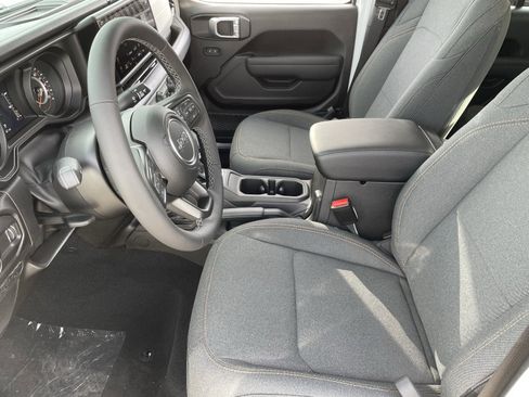 New 2025 Jeep Gladiator Sport AWD/4WD image 18