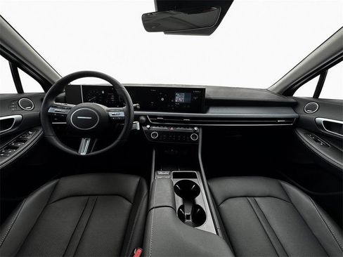 New 2025 Hyundai Sonata Limited image 13