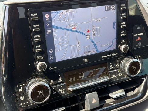 Used 2022 Toyota Highlander Limited image 24