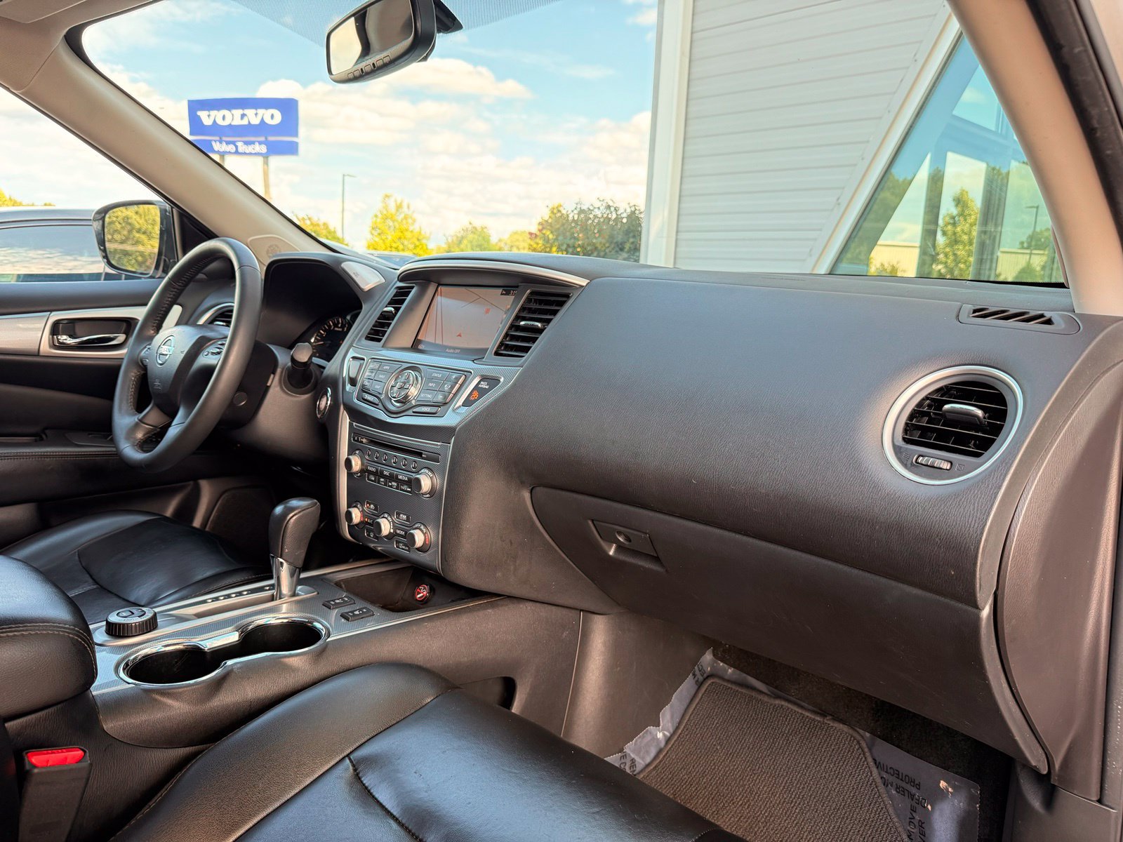 Used 2017 Nissan Pathfinder SL w/ SL Premium Package AWD/4WD image 28
