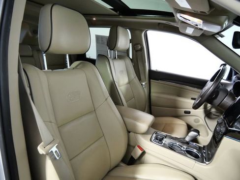 Used 2021 Jeep Grand Cherokee Overland image 11