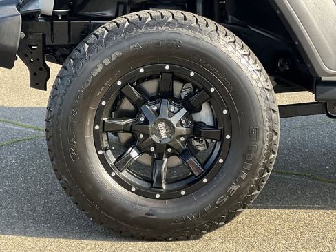 Used 2019 Jeep Wrangler Sport image 28