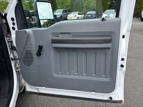 Used 2016 Ford F250 XL w/ Camper Package RWD image 13