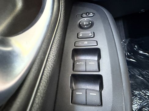 Used 2025 Honda HR-V LX image 27