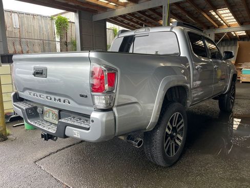 Used 2022 Toyota Tacoma TRD Sport AWD/4WD image 5