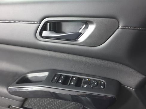 Certified 2025 Nissan Pathfinder S image 17