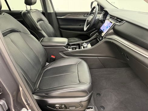 Used 2022 Jeep Grand Cherokee Limited w/ Luxury Tech Group II AWD/4WD image 26
