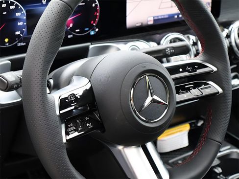 Certified 2025 Mercedes-Benz GLB 250 4MATIC image 20