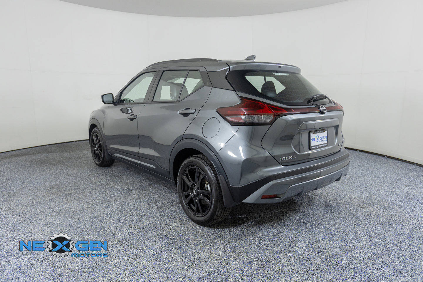Used 2024 Nissan Kicks SR w/ SR Premium Package FWD image 6