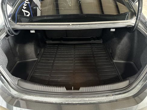 Used 2017 Chevrolet Malibu LT image 16