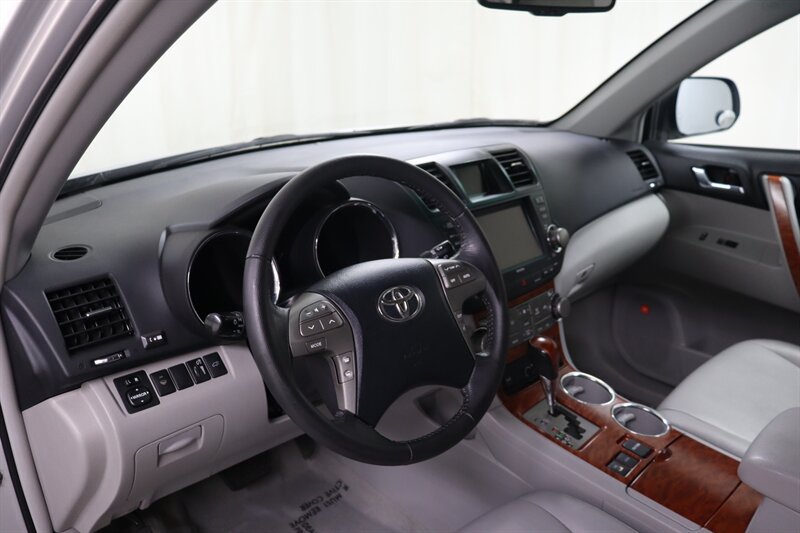Used 2010 Toyota Highlander Limited AWD/4WD image 16