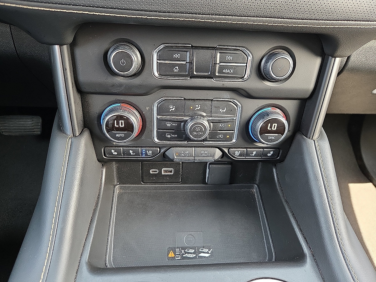 Used 2024 Chevrolet Tahoe Premier RWD image 18