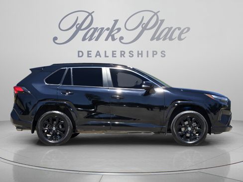 Used 2022 Toyota RAV4 SE AWD/4WD image 6