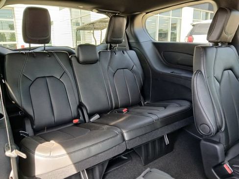 New 2027 Chrysler Pacifica Select FWD image 20