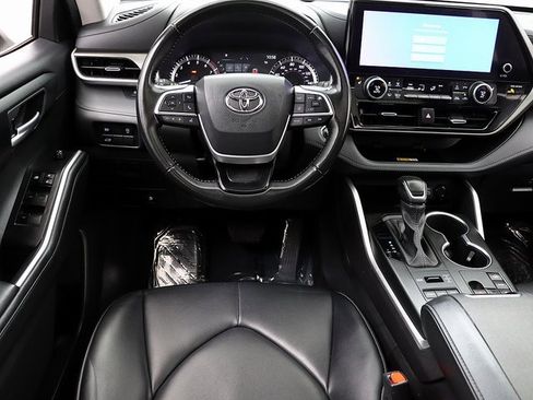 Used 2023 Toyota Highlander XLE image 15